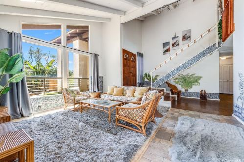 6815 Niumalu Loop, Honolulu HI  96825-1639 exterior