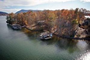 222 Valley Mill Rd, Huddleston, VA 24104-2828