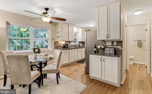 8304 Oakford Dr, Springfield, VA 22152-1612