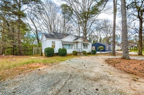 3975 Atlanta Rd, Smyrna GA  30080-5968 exterior