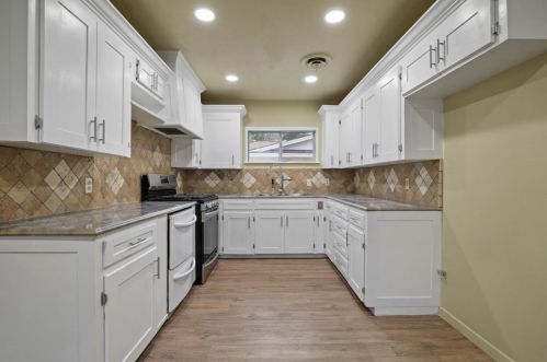 8048 Woodvale Rd, Fort Worth TX  76135-4431 exterior