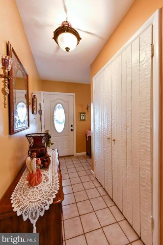 38 Midvale Ln, Willingboro, NJ 08046-3157