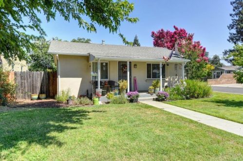 9637 Adams St, Elk Grove, CA 95624-2304