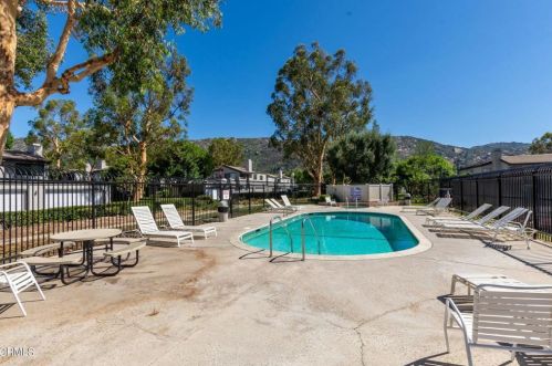 6458 Twin Circle Ln, Simi Valley CA  93063-6418 exterior