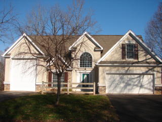 55 Walnut Trace Dr, Hardy, VA 24101-3053