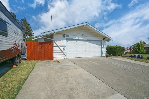 160 Highland Ave, Vacaville, CA 95688-2331