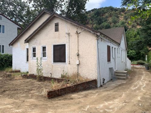 2451 Bywood Dr, Glendale CA  91206-4704 exterior