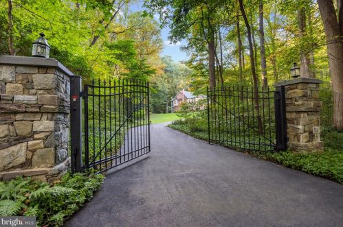 90 River Birch Dr, Great Falls, VA 22066-4117