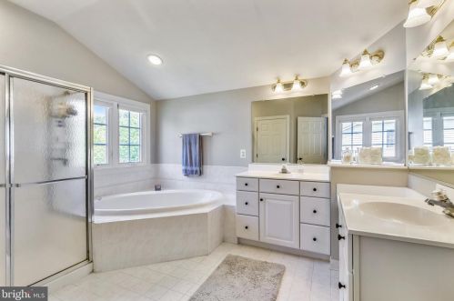 7742 Royal Sydney Dr, Gainesville VA  20155-2867 exterior