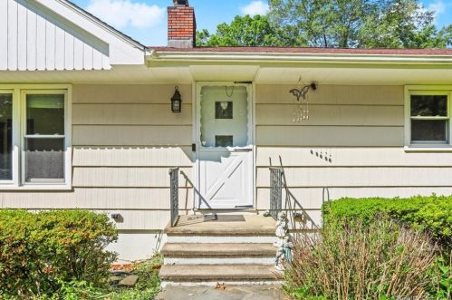 11 Steppingstone Pl, Norwalk, CT 06850-2400
