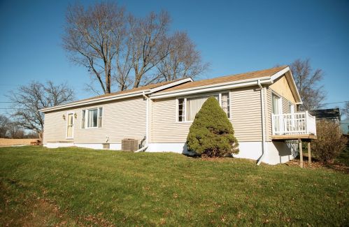 305 Hand Ave, Nelson, IL 61021-1819