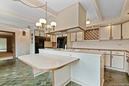 6765 County Line Ln, Willowbrook IL  60527-5726 exterior