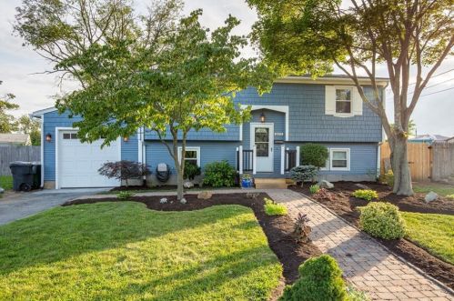 311 Vineyard Rd, Warwick, RI 02889-4322