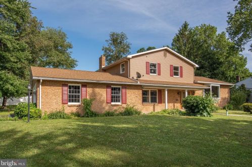 4429 Avon Dr, Harrisburg, PA 17112-1504