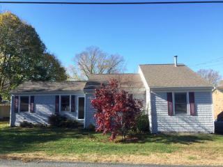 14 Sherman Ln, Middletown, RI 02842-4846