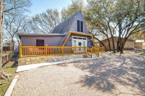 3923 Laramie Dr, Granbury, TX 76049-7223