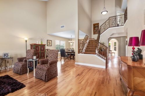 6062 Sunnycrest Dr, Calabasas, CA 91377-3846