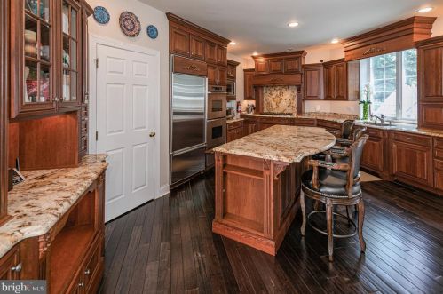 54 Ettl Cir, Princeton NJ  08540-2327 exterior