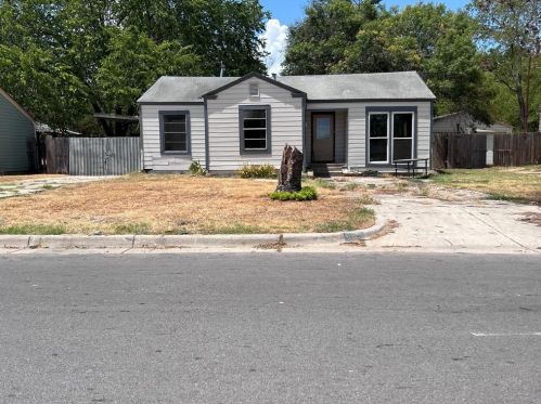 908 Hughes Ave, Fort Worth, TX 76105-1816