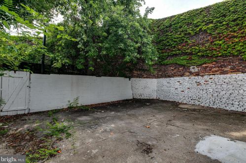 1013 24th St, Philadelphia PA  19146-2543 exterior