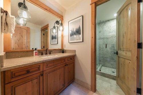 10251 Valmont Trl, Truckee CA  96161-2078 exterior