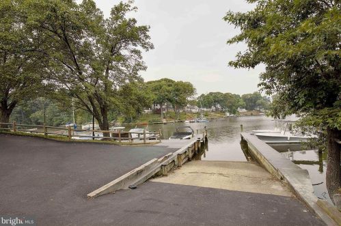 285 Michener Ct, Severna Park MD 21146-2051 exterior