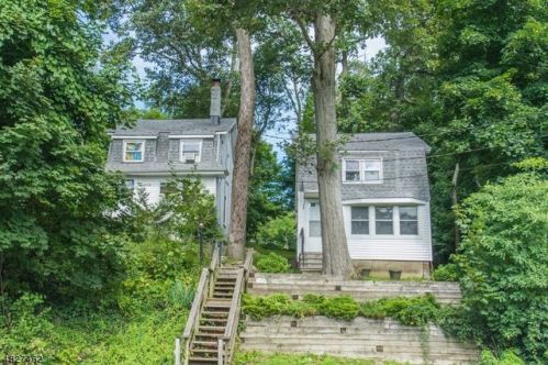 156 Lakeside Blvd, Hopatcong, NJ 07843-1405