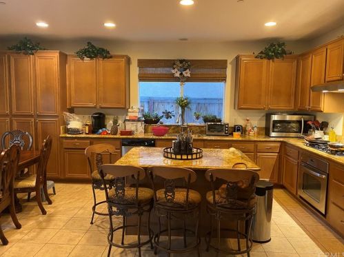 8094 Cambria Cir, Stanton, CA 90680-8503