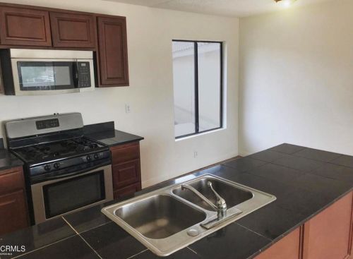 164 Steckel Dr, Santa Paula, CA 93060-2432
