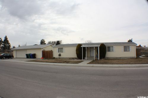 8560 Meadowlark Ln, Taylorsville, UT 84088-5154