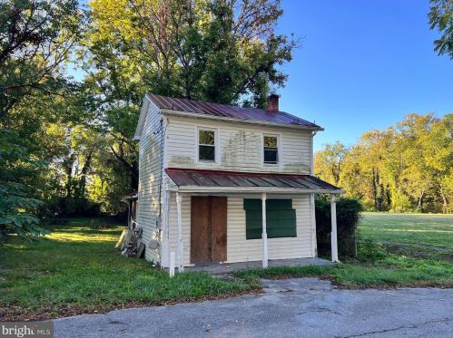 515 Congress St, Charles Town, WV 25414-1359