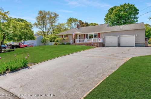 60 Circle Pl, Lincroft, NJ 07738-1302