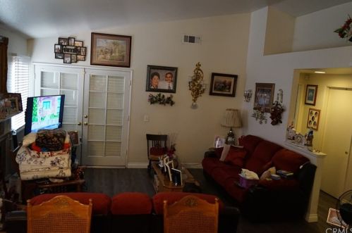 273 Sunny Halo Ct, Perris, CA 92571-4667