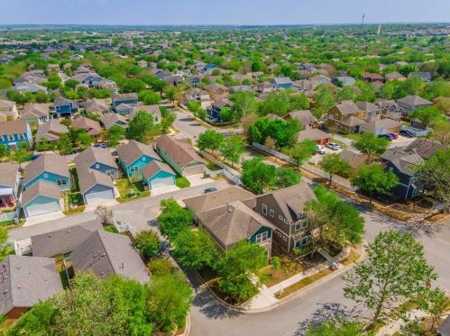 215 Cleveland, Uhland TX  78640-5897 exterior