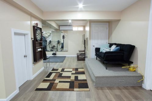 39 Charing Rd, Wapping CT  06074-2228 exterior