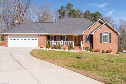 104 Colony Ct, Randleman, NC 27317-7604