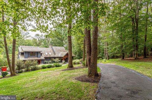 705 Clear Spring Rd, Great Falls, VA 22066-1414