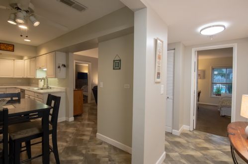 140 Wood St, Palatine, IL 60067-5066