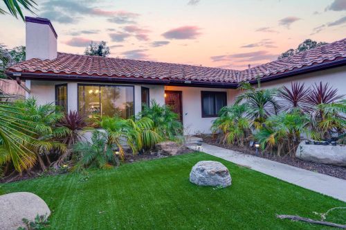 2732 Jacaranda Dr, Oceanside, CA 92056-3567