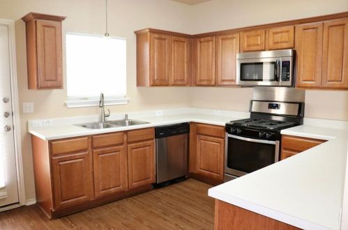 233 Poplarwood Dr, Uhland TX  78640-5752 exterior