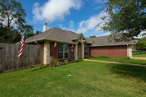 4403 Colony Chase Dr, Bryan, TX 77808-7839