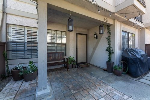 9052 Brownstone Cir, Cypress, CA 90630-2636
