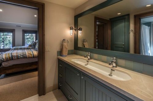 9654 Dunsmuir Way, Truckee CA  96161-4268 exterior