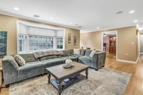 23 Treeland Rd, Huntington CT  06484-2730 exterior