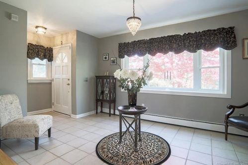 27 Geneva Rd, Norwalk, CT 06850-2708