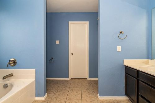 10460 Winding Passage Way, Fort Worth TX  76131-3986 exterior