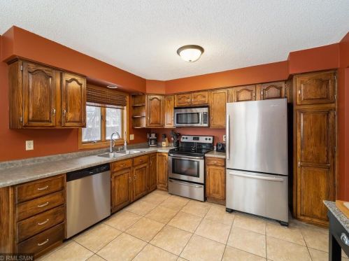 1889 Edgerton St, Saint Paul MN  55117-2447 exterior