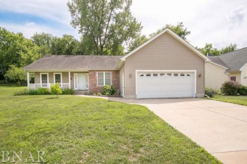 209 Tulip Dr, Mackinaw, IL 61755-8500