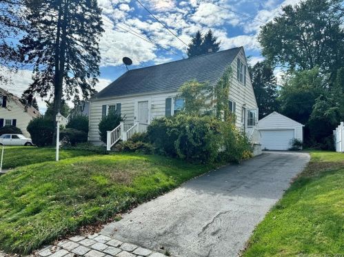 48 Spring Ln, Milford, CT 06460-3210