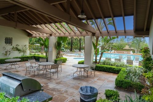 41 Meadow Gln, Irvine CA  92602-1624 exterior